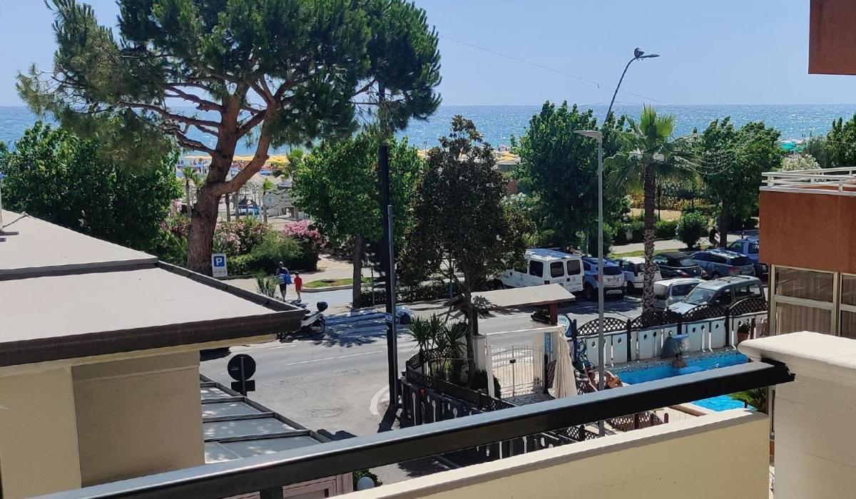 Residence Riviera Alba Adriatica Ngoại thất bức ảnh