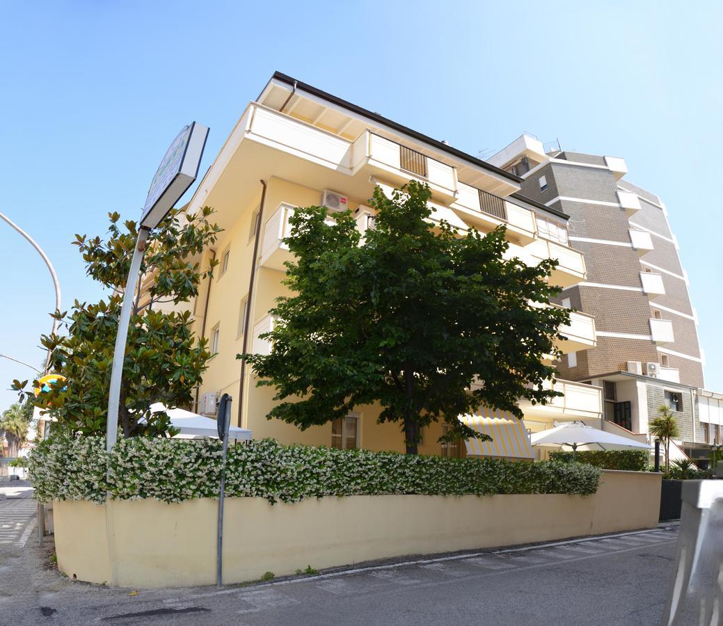 Residence Riviera Alba Adriatica Ngoại thất bức ảnh